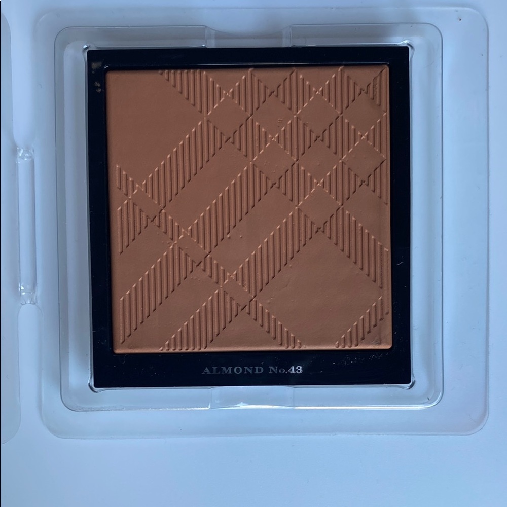 Almond No.43 nude powder